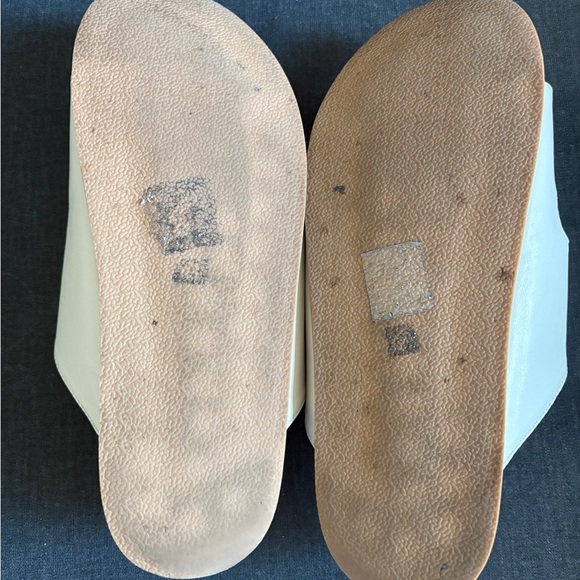 Chic White Sandals with Gold Buckles Adjustable Stripes Sz 9 Excellent Condition - Picture 7 of 7